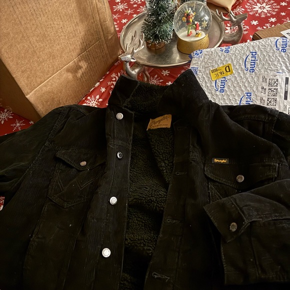 Wrangler Men's Black Sherpa-Lined Corduroy Jacket - Picture 3 of 4